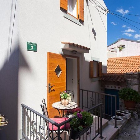 Holiday Home Smokovec Vrbnik Zewnętrze zdjęcie